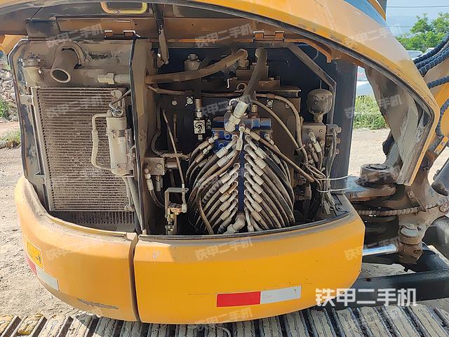 回转马达和主控阀（整机外观）