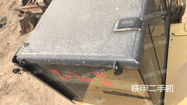 驾驶室顶部（整机外观）