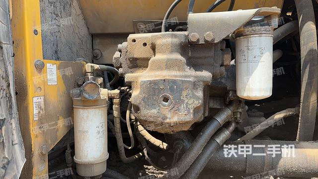 液压泵舱室正面整体（整机外观）