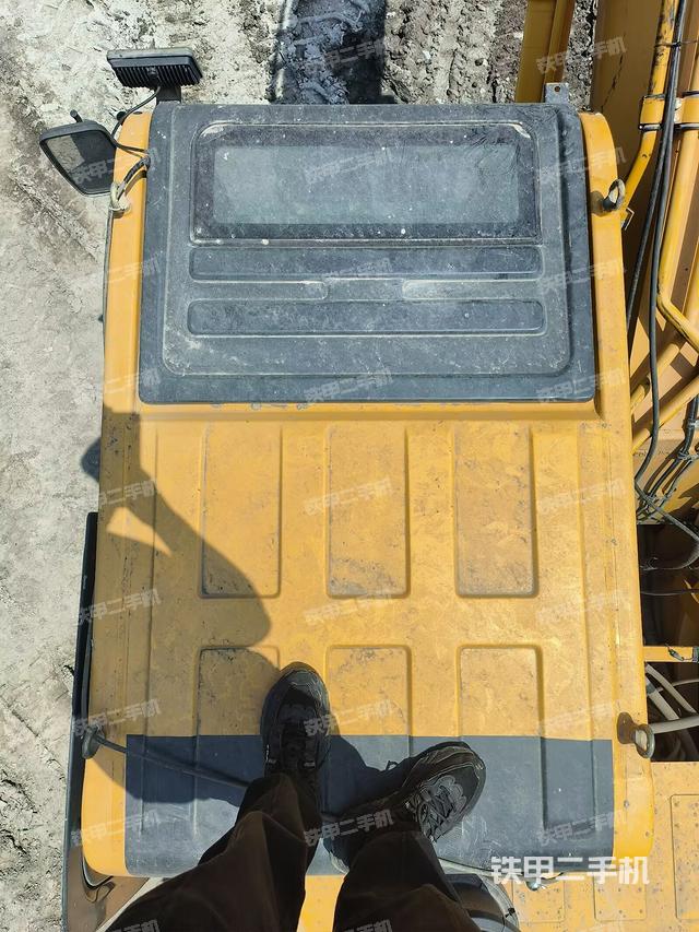 驾驶室顶部（整机外观）