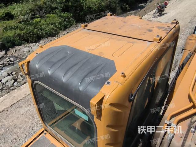 驾驶室顶部（整机外观）