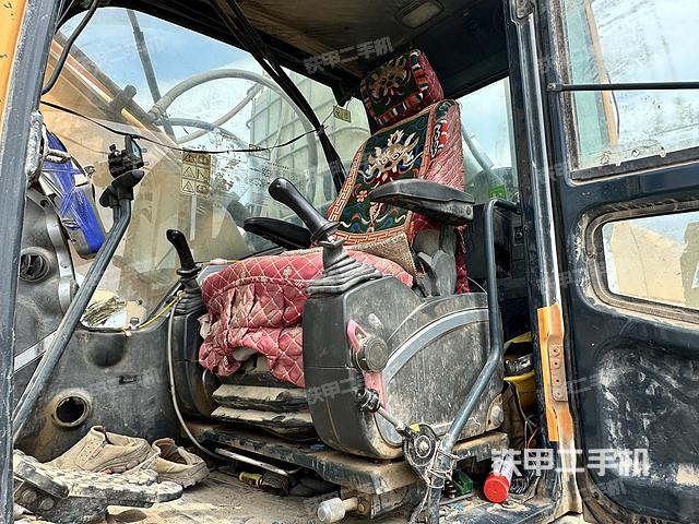 驾驶室整体（整机外观）