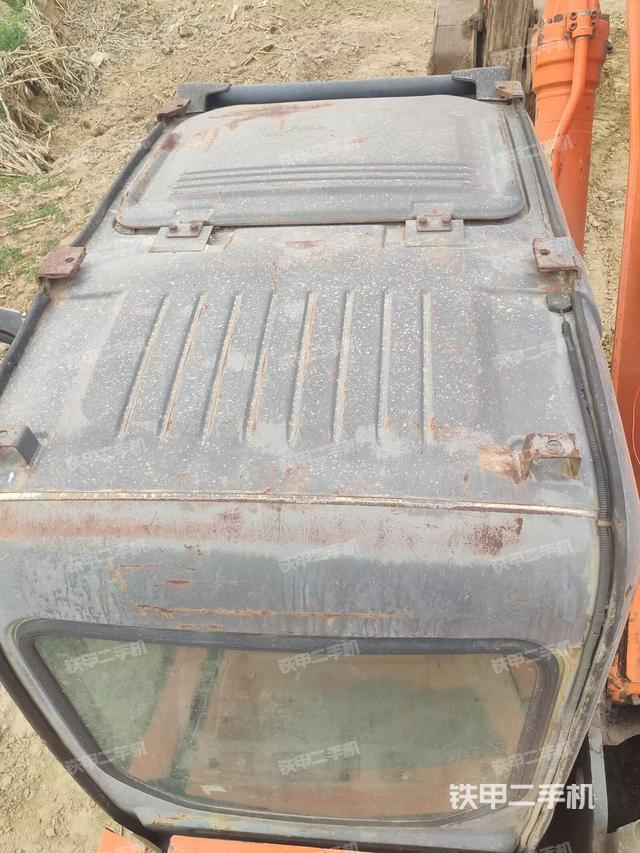 驾驶室顶部（整机外观）