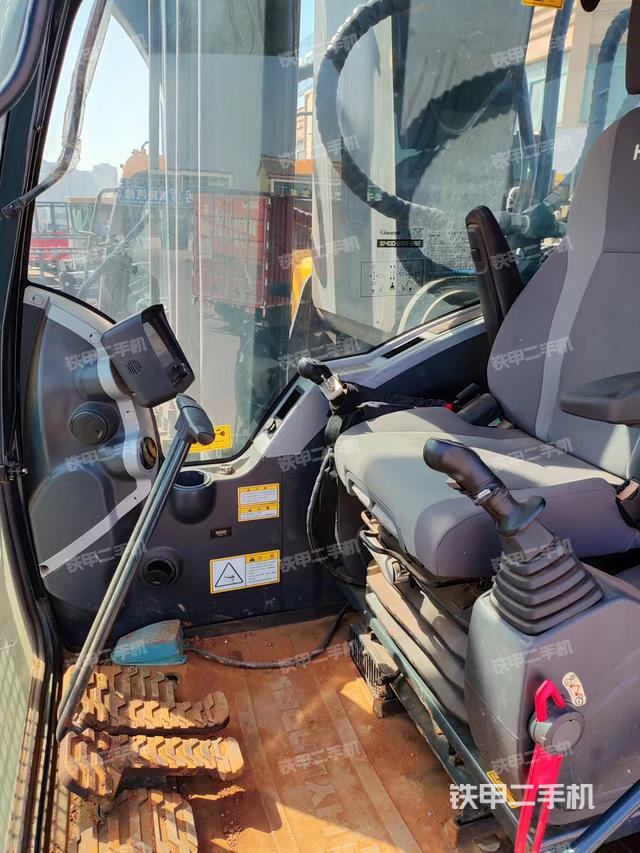 驾驶室操作台（设备外观及核心部件）