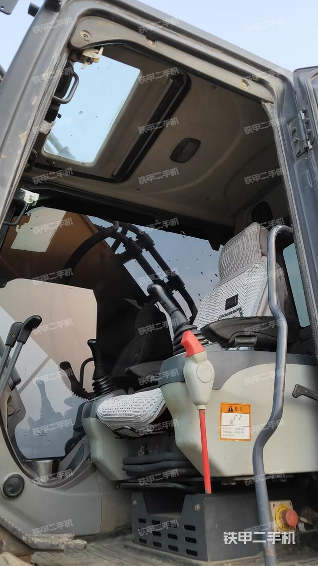 驾驶室整体（整机外观）