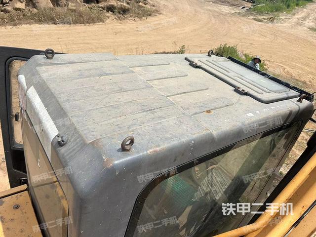 驾驶室顶部（整机外观）