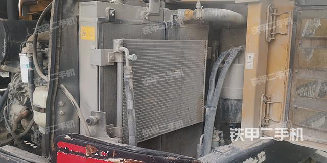 液压泵舱室正面整体（整机外观）