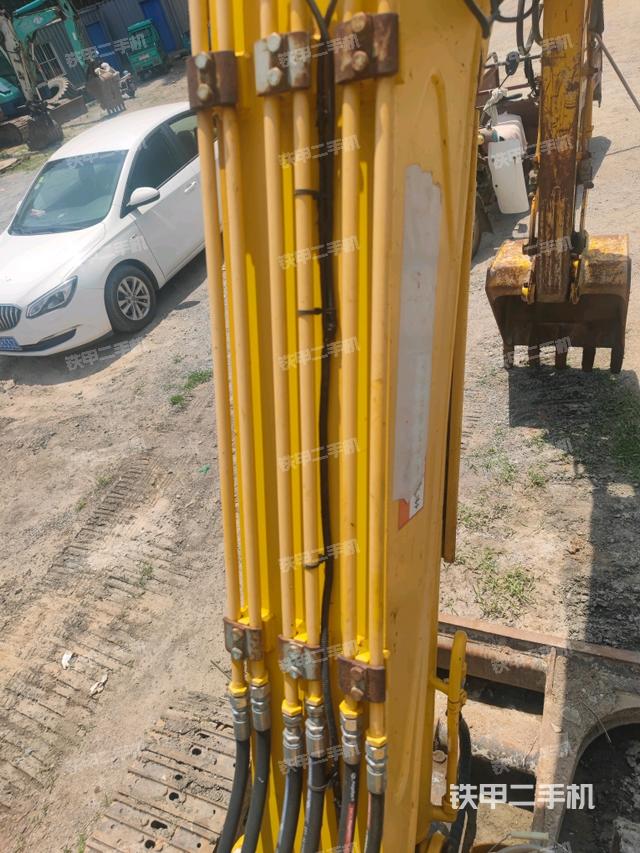 大臂背部俯視(工作和回轉(zhuǎn)裝置) 大臂背部俯視(工作和回轉(zhuǎn)裝置)