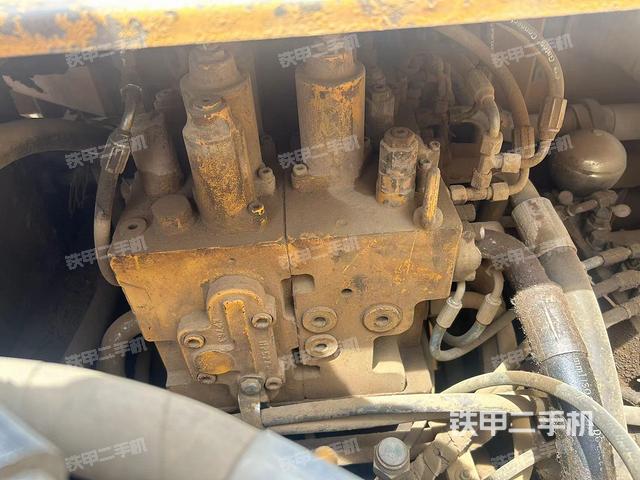 回转马达和主控阀（整机外观）