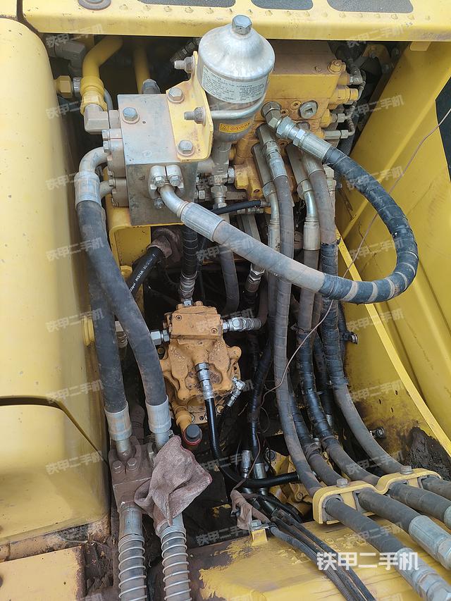 回转马达和主控阀（整机外观）