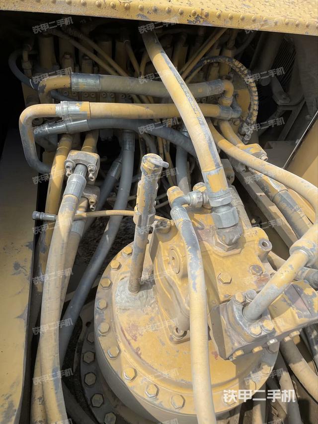 回转马达和主控阀（整机外观）