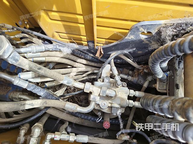 回转马达和主控阀（整机外观）