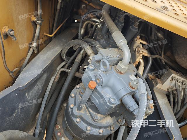 回转马达和主控阀（整机外观）