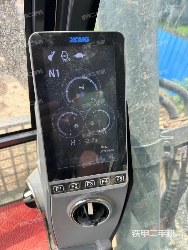 驾驶室顶部（整机外观）