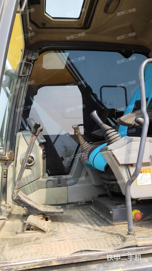 驾驶室整体（整机外观）