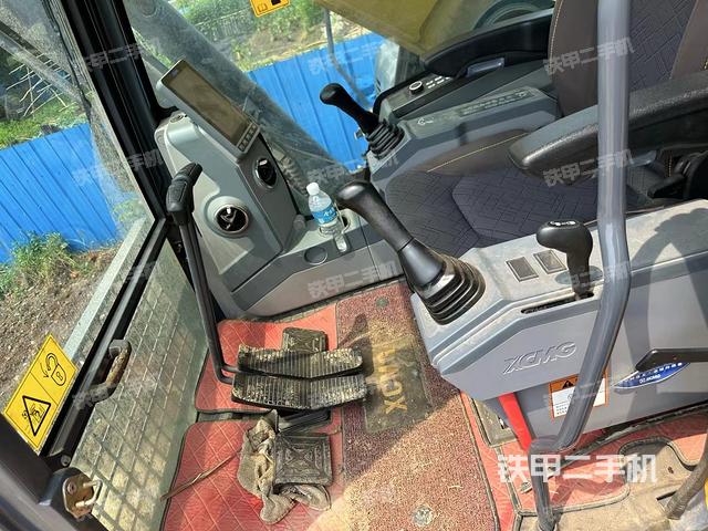 驾驶室整体（整机外观）