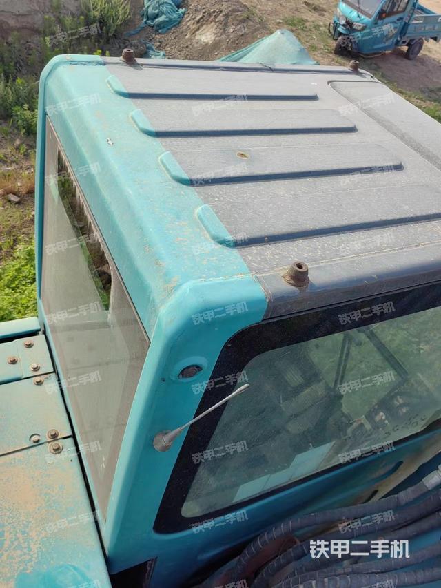 驾驶室顶部（整机外观）