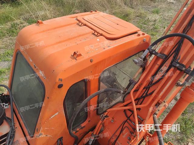 驾驶室顶部（整机外观）