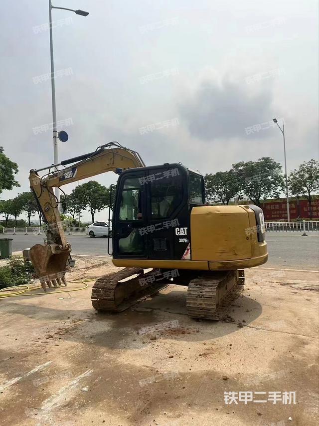 驾驶室顶部（整机外观）