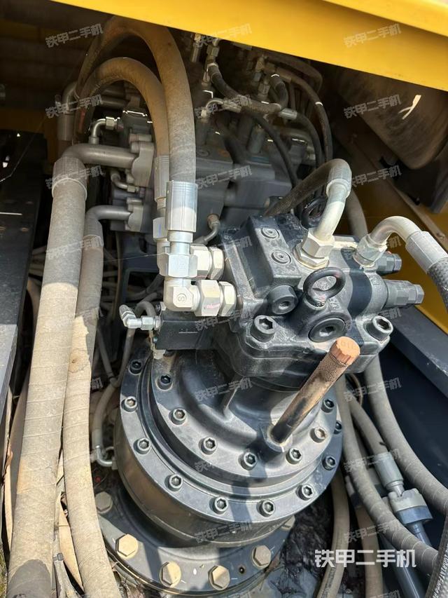 回转马达和主控阀（整机外观）