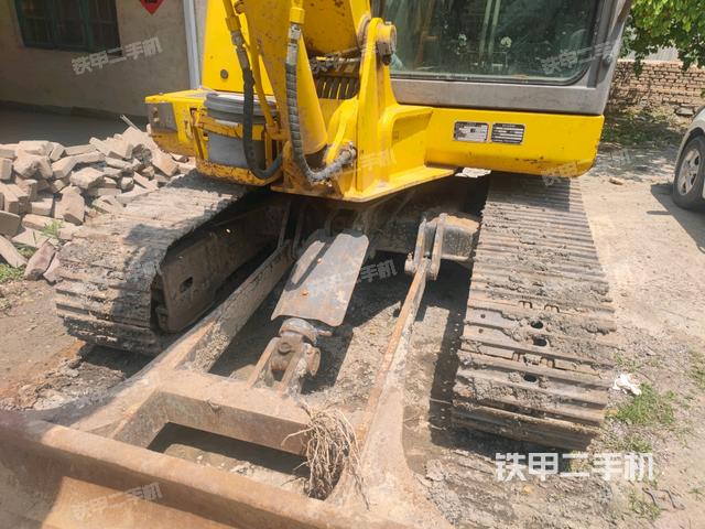 轉(zhuǎn)盤和下車架正前(工作和回轉(zhuǎn)裝置) 轉(zhuǎn)盤和下車架正前(工作和回轉(zhuǎn)裝置)