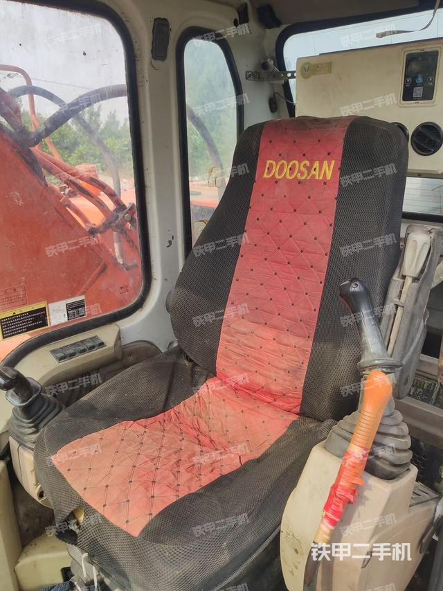 驾驶室整体（整机外观）