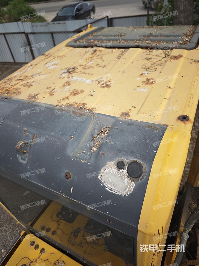 驾驶室顶部（整机外观）