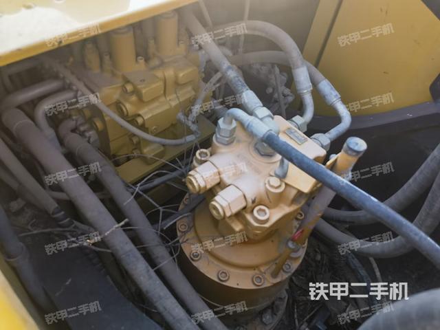 回转马达和主控阀（整机外观）