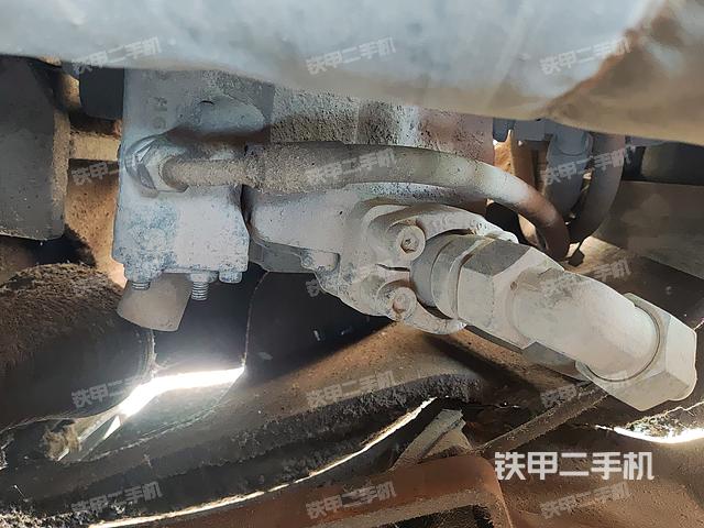 液压泵舱室正面整体（整机外观）