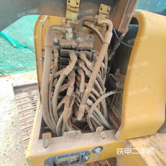 回转马达和主控阀（整机外观）