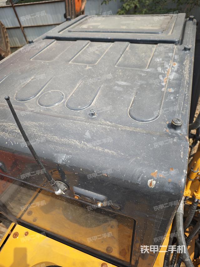 驾驶室顶部（整机外观）