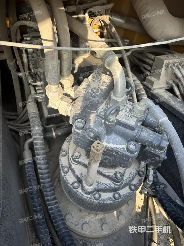 回转马达和主控阀（整机外观）