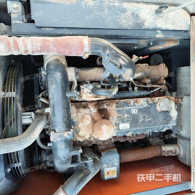 回转马达和主控阀（整机外观）