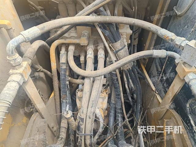 回转马达和主控阀（整机外观）