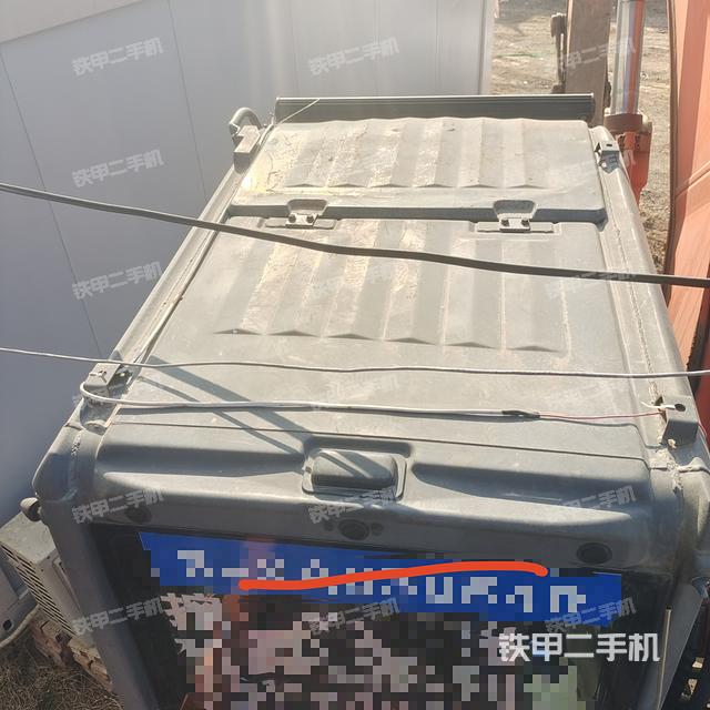 驾驶室顶部（整机外观）