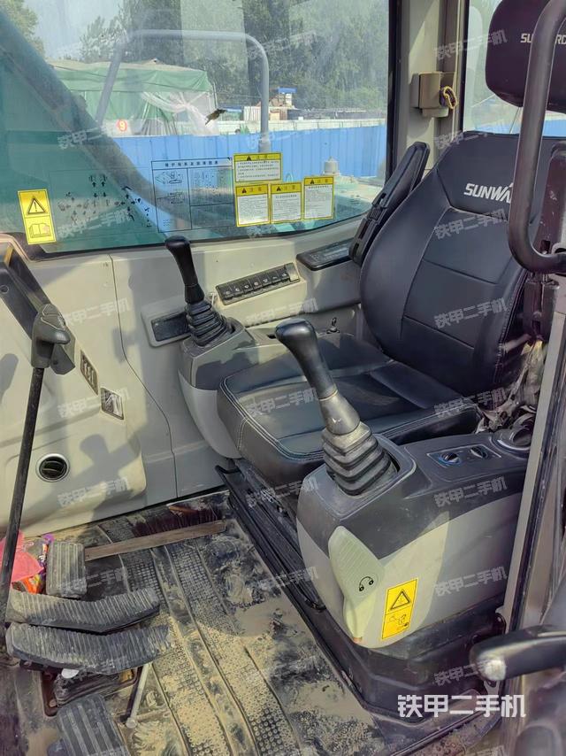 驾驶室整体（整机外观）