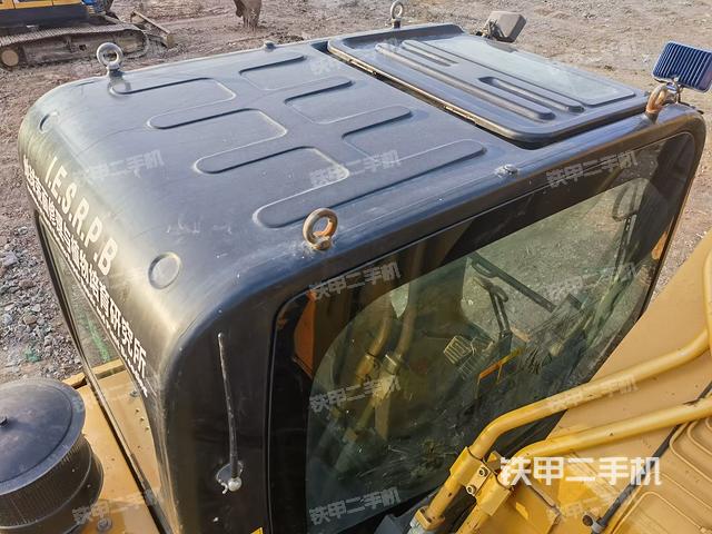 驾驶室顶部（整机外观）