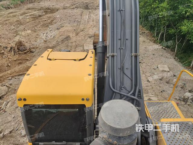 驾驶室顶部（整机外观）