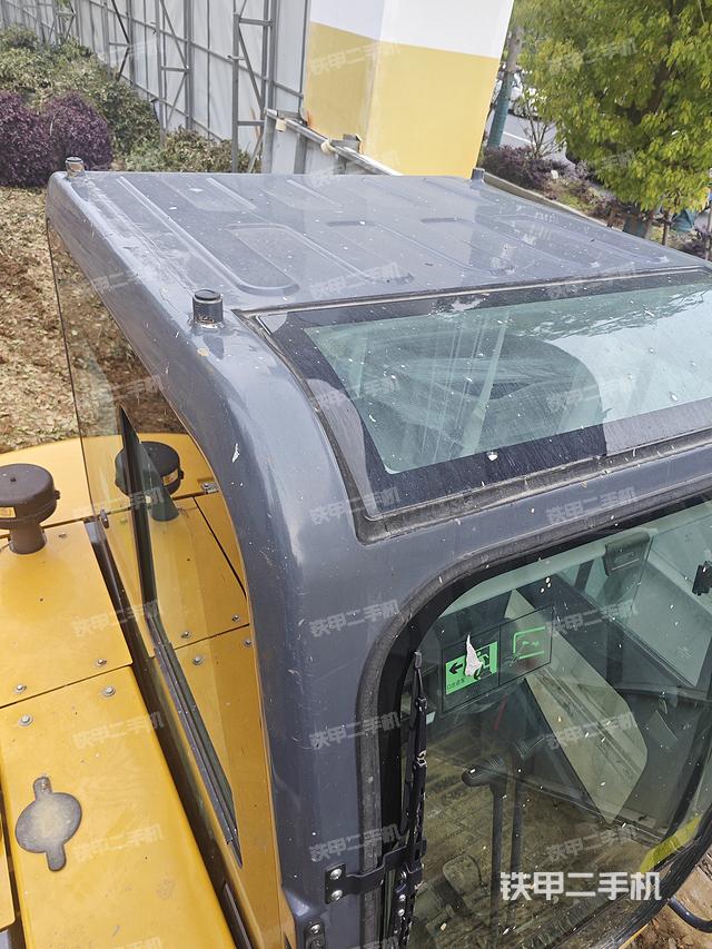 驾驶室顶部（整机外观）