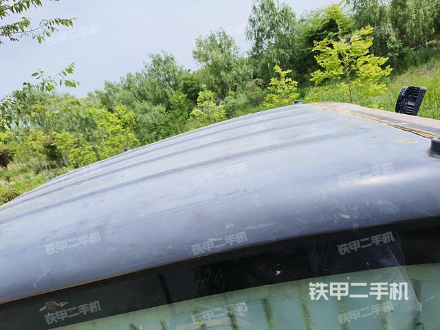 驾驶室顶部（整机外观）