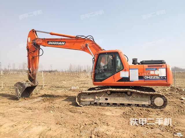 斗山DH225LC-7挖掘机