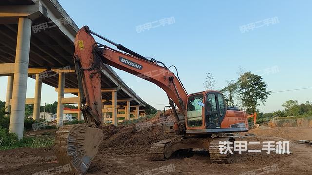 驾驶室顶部（整机外观）