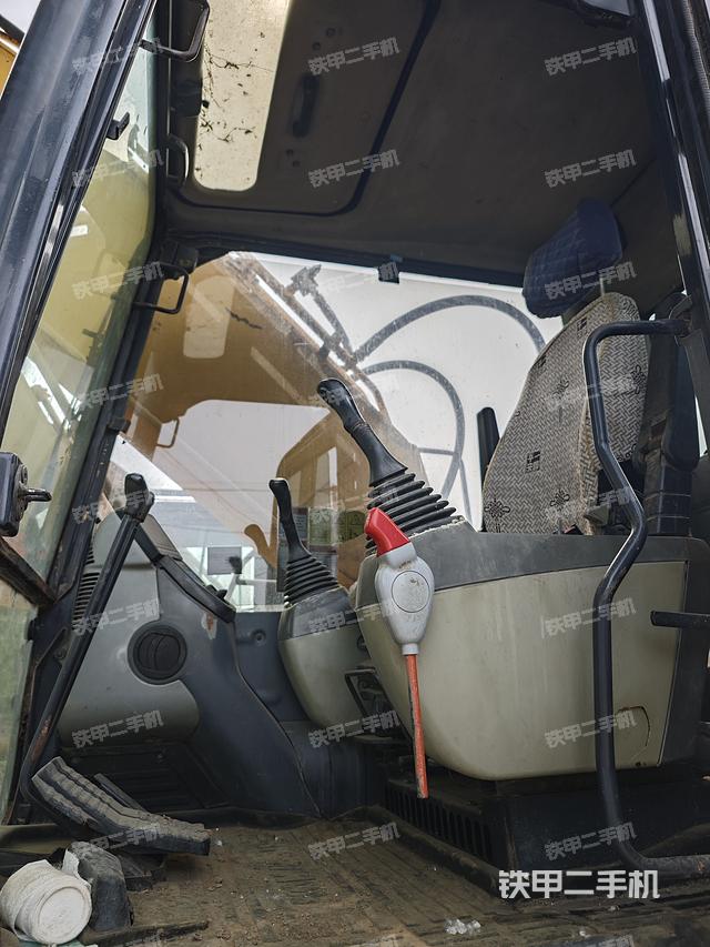 驾驶室整体（整机外观）