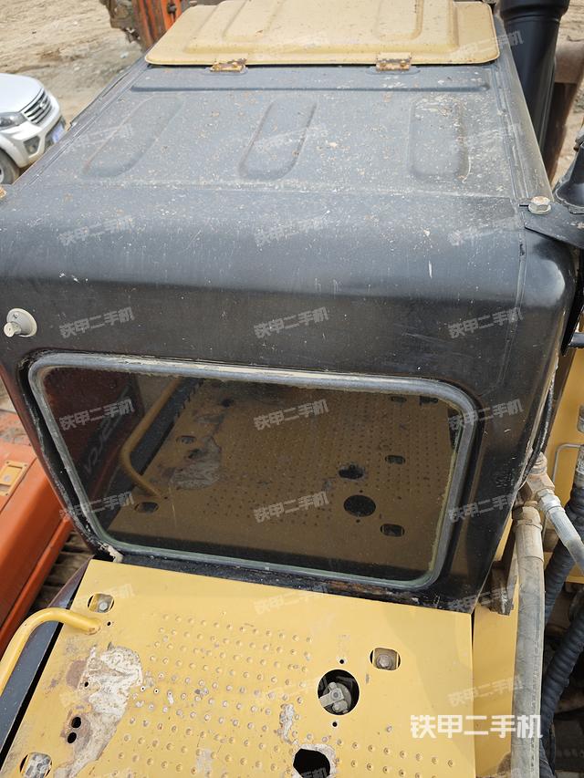 驾驶室顶部（整机外观）