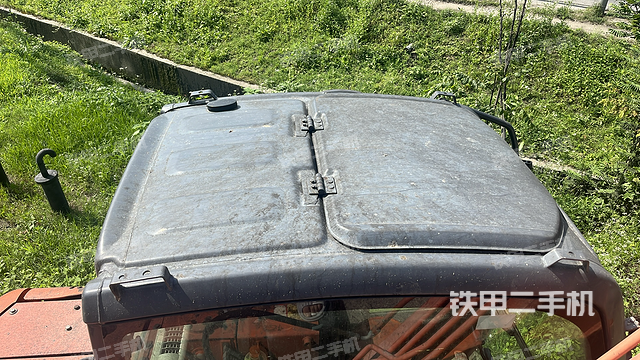 驾驶室顶部（整机外观）