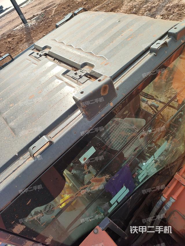 驾驶室顶部（整机外观）