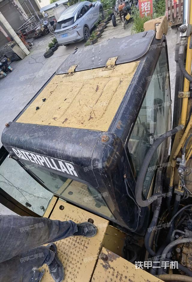 驾驶室顶部（整机外观）