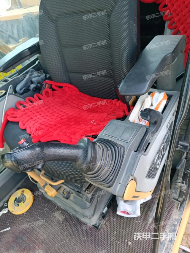 座椅左侧控制台/音响/含左手柄（驾驶室部分）