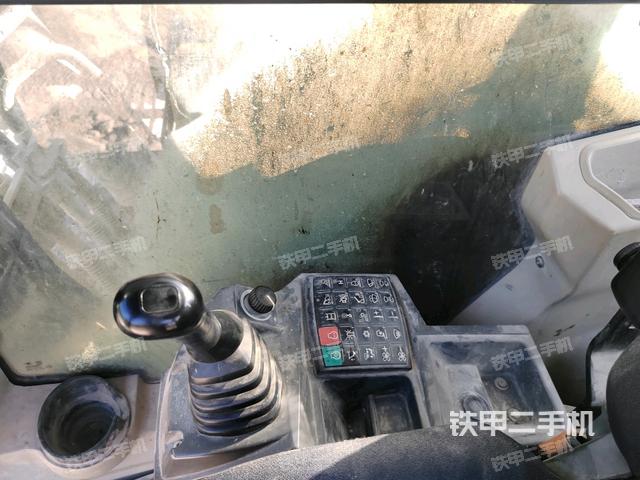 座椅右侧控制台/钥匙门/油门/含右手柄（驾驶室部分）