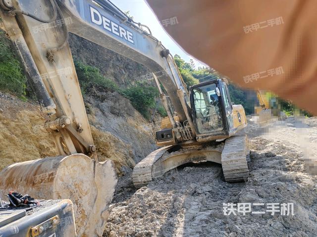 约翰迪尔E260LC挖掘机